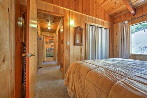 Big Bear Lake Cabin With Deck About 7 Mi To Ski Slopes!