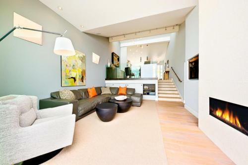 Enc-187 Encinitas Seabluffe Oceanfront Condo