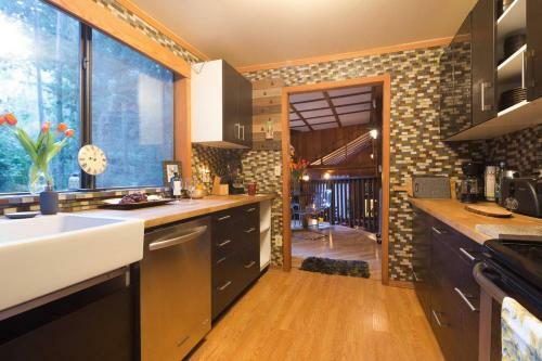 Treehouse Hideaway