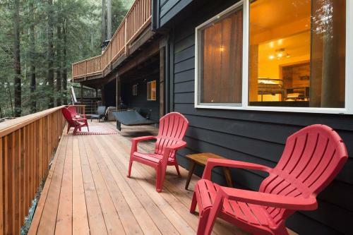 Treehouse Hideaway