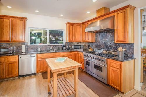 Oceanview Miramar Home Steps To Beach Restuarants Trails Activities