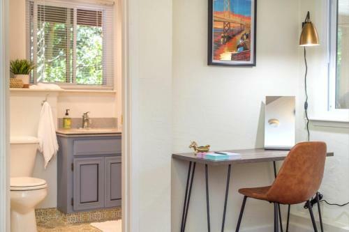 Summit Sanctuary! Redwoods! Fire Table!! Bbq Grill! Fast Wifi!! Dog Friendly!