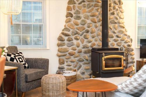 Summit Sanctuary! Redwoods! Fire Table!! Bbq Grill! Fast Wifi!! Dog Friendly!