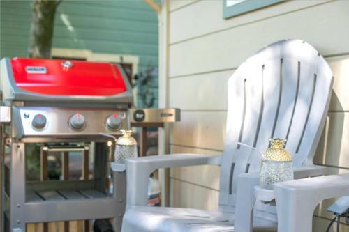 Summit Sanctuary! Redwoods! Fire Table!! Bbq Grill! Fast Wifi!! Dog Friendly!