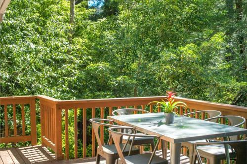 Summit Sanctuary! Redwoods! Fire Table!! Bbq Grill! Fast Wifi!! Dog Friendly!