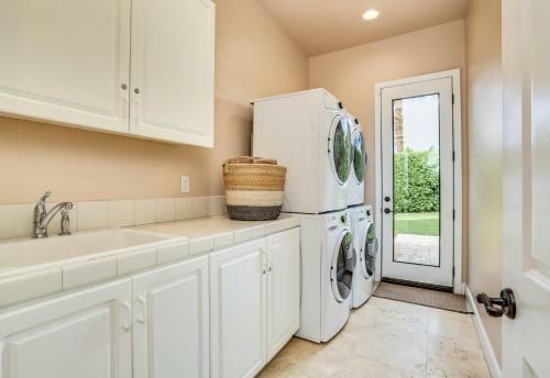 New Listing! Opulent 3-unit Estate With Private Pool Home