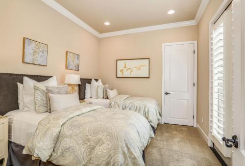 New Listing! Opulent 3-unit Estate With Private Pool Home