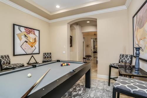 New Listing! Opulent 3-unit Estate With Private Pool Home