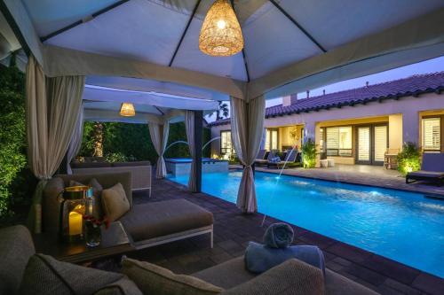 New Listing! Opulent 3-unit Estate With Private Pool Home