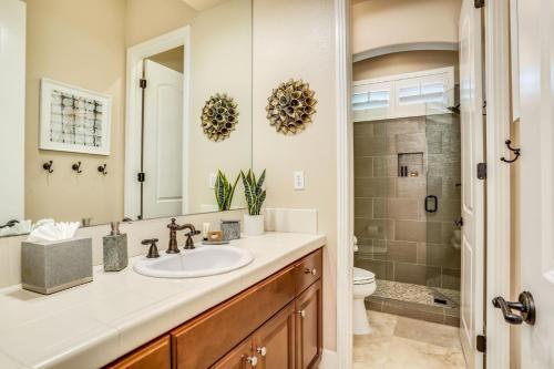 New Listing! Opulent 3-unit Estate With Private Pool Home