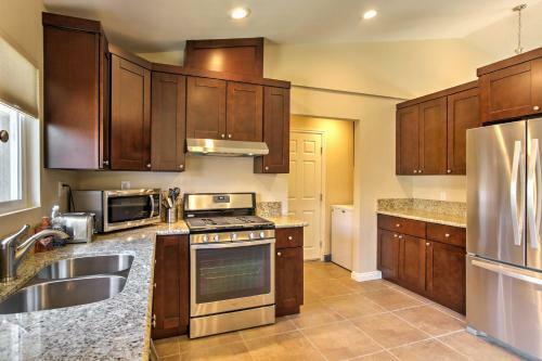 Luxurious La Quinta Home With Pristine Pool And Spa!