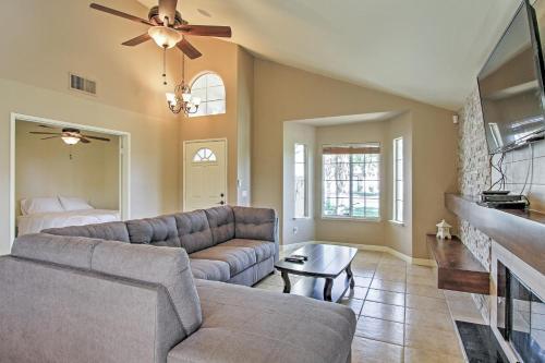 Beautiful La Quinta Getaway Golf, Hike, Explore!