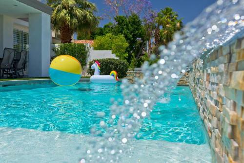 Rare Find-5 Star Rated-stunning Views-pool-spa