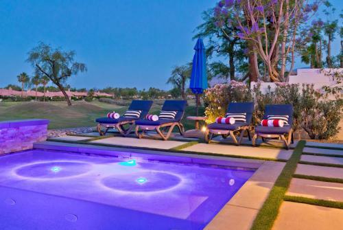 Rare Find-5 Star Rated-stunning Views-pool-spa