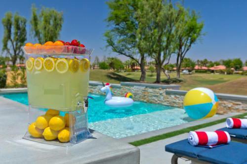 Rare Find-5 Star Rated-stunning Views-pool-spa