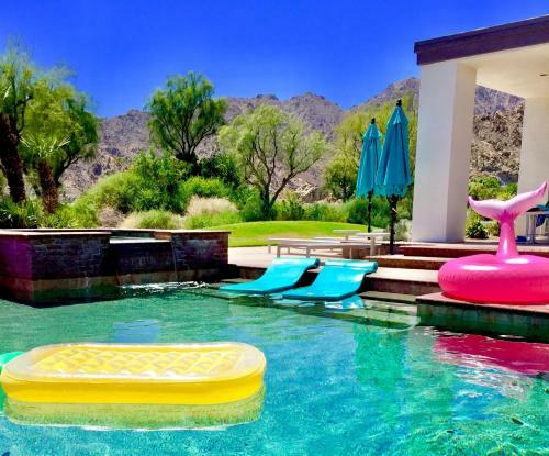 Must See-5 Star Rated-stunning Views, Pool, Spa And More