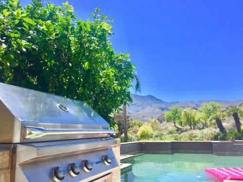 Must See-5 Star Rated-stunning Views, Pool, Spa And More