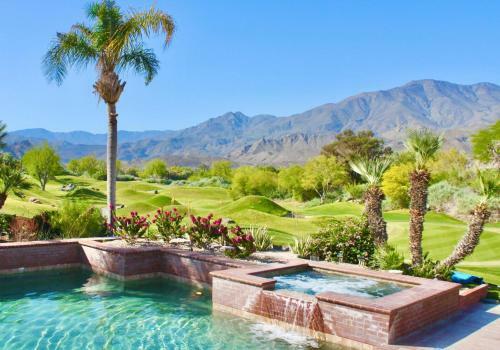 Must See-5 Star Rated-stunning Views, Pool, Spa And More