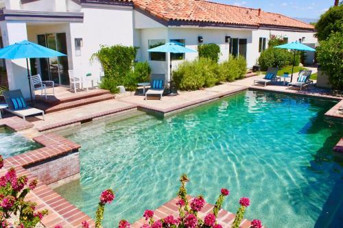 Must See-5 Star Rated-stunning Views, Pool, Spa And More