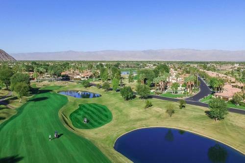 Must See-5 Star Rated-stunning Views, Pool, Spa And More