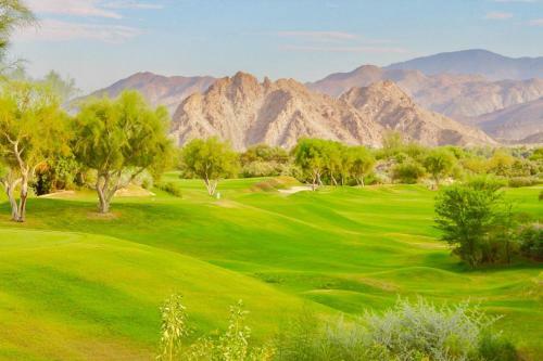 Must See-5 Star Rated-stunning Views, Pool, Spa And More