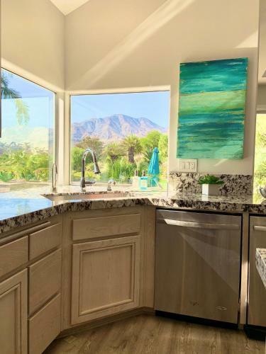 Must See-5 Star Rated-stunning Views, Pool, Spa And More