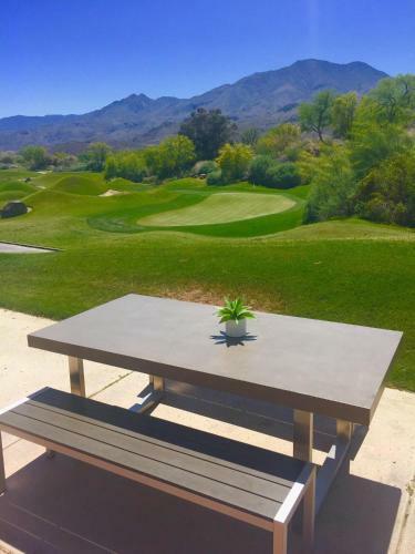 Must See-5 Star Rated-stunning Views, Pool, Spa And More