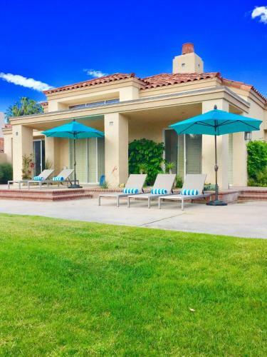 Must See-5 Star Rated-stunning Views, Pool, Spa And More