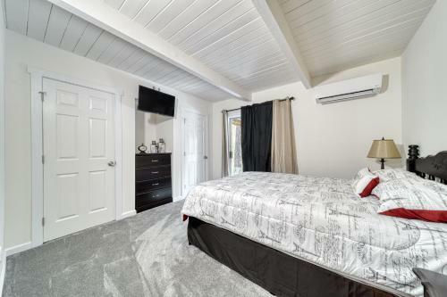 Updated Basecamp - New Kitchen & Private Backyard Home