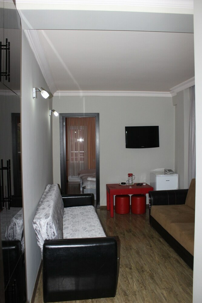 Dolphin Hotel