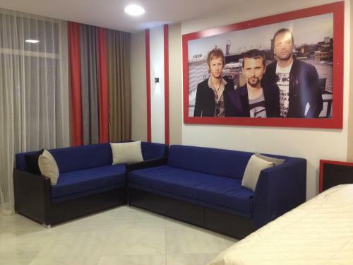 Rock Hotel First Line