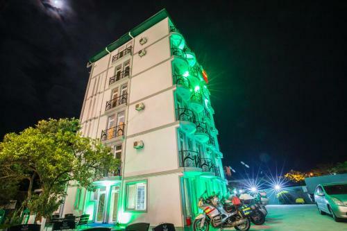 Beach House Hotel
