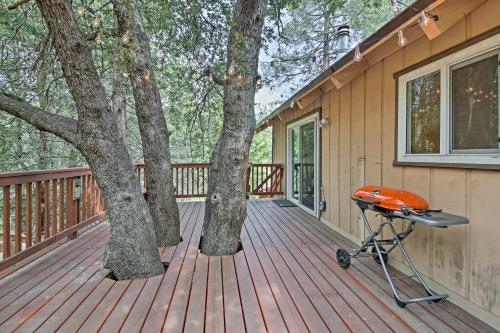 Cozy Lake Arrowhead Cabin With Hot Tub And Deck!