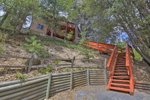 Cozy Lake Arrowhead Cabin With Hot Tub And Deck!