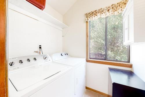 Lake Arrowhead Cabin Getaway!