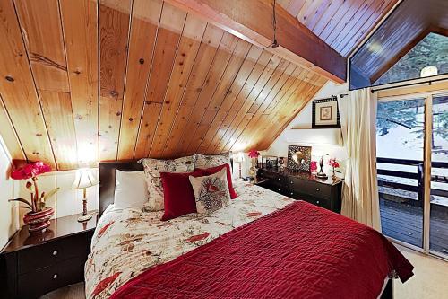 Family-friendly Cabin With Private Hot Tub Home
