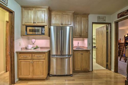 Lake Arrowhead Retreat With Decks And Mountain Views!