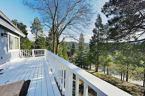 Tree-top Getaway With Forested Views & Elevated Deck Home