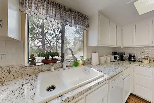 Tree-top Getaway With Forested Views & Elevated Deck Home