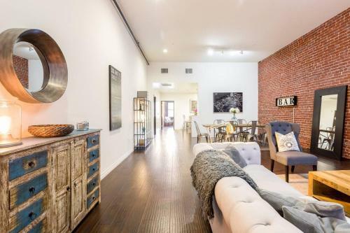 Historic Remodeled True 1-bdrm Loft