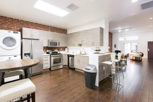 Historic Remodeled True 1-bdrm Loft