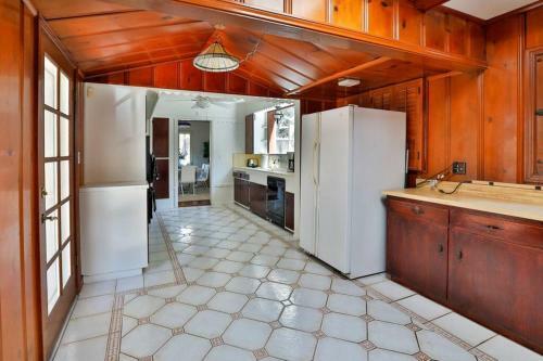 Spacious Unique Italian Villa 20-min Walk To The Beach
