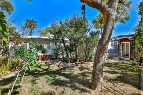 Spacious Unique Italian Villa 20-min Walk To The Beach