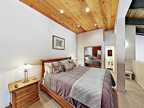 Apartamento New Listing! Chic Condo With Pool & Ski Back Trail Condo