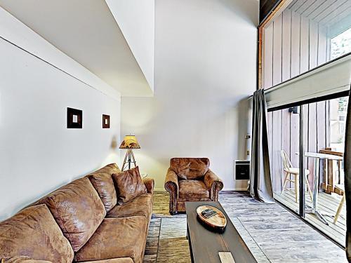 Apartamento New Listing! Chic Condo With Pool & Ski Back Trail Condo