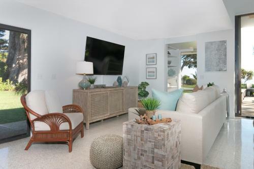 New Listing! Palatial Beachfront Estate With Casita Home