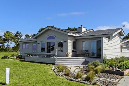 Irish Beach Home With Rooftop Hot Tub And Ocean Views!
