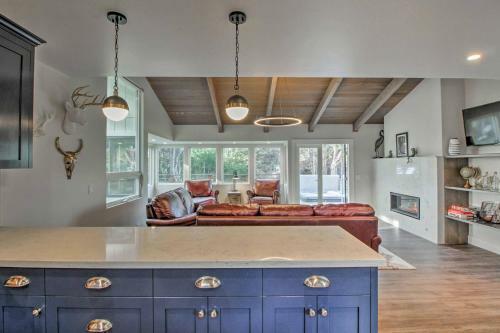 Luxe Manchester Home With Hot Tub And Partial Sea View!