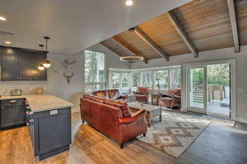 Luxe Manchester Home With Hot Tub And Partial Sea View!