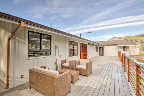 Luxe Manchester Home With Hot Tub And Partial Sea View!